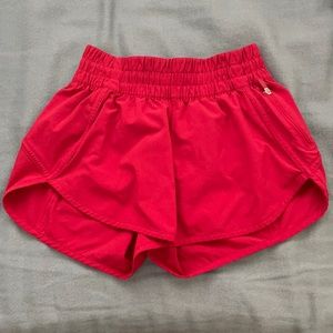 Lulu Lemon Tracker Low Rose shorts 4”